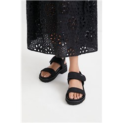 Sandalia trekking negra de neopreno