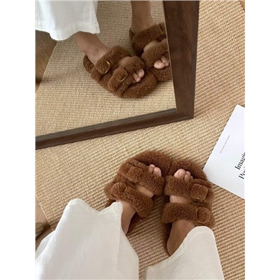 Милые тапочки  УГ*Г с пряжкой