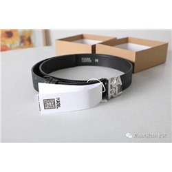 Ремень Karl Lagerfel*d❤️  Идет в коробочке Натуральная кожа+эко кожа Размер ~ 100 см  Вес ~230 гр