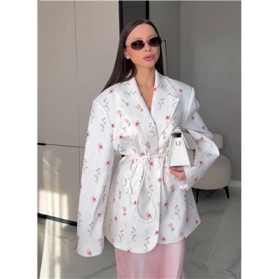 Симпатичный весенний пиджак