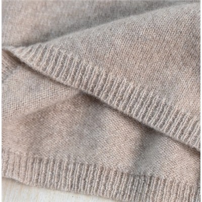 Легкий мягкий кашемировый свитер с завитками и круглым вырезом