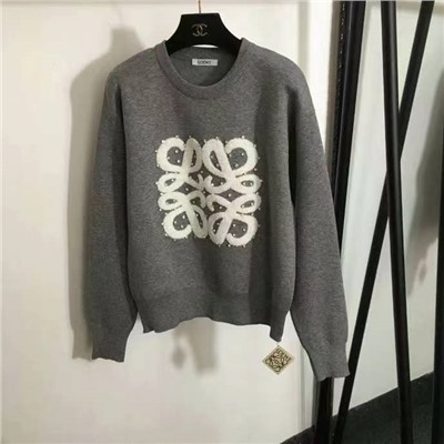 пуловер с длинными рукавами и вышитым логотипом Loew, белый, красный, черный, серый, [один размер подходит всем; ширина плеч 51, обхват груди 102, длина рукава 55,