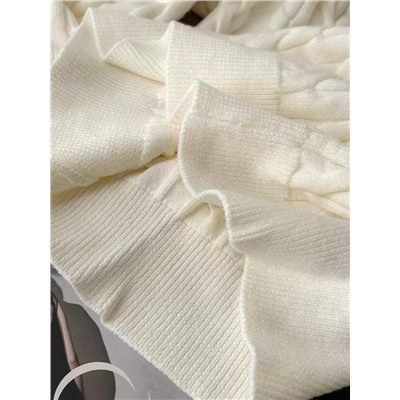 Женский пуловер с V-образным вырезом горловины  Bershk*a