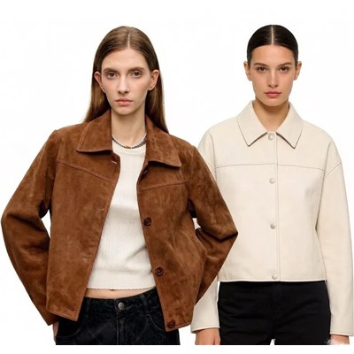 Женская замшевая куртка свободного кроя со спущенным плечом