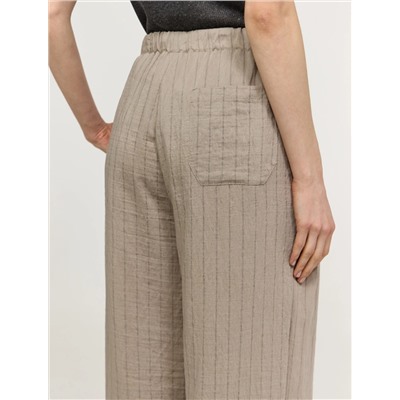 Бежевые брюки в полоску