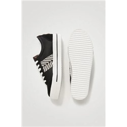 Zapatilla con cinta étnica