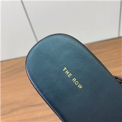 Женские шлепки  ЗЕ РО*У 🤍