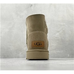 UG*G Bailey Mini Bailey Button II Boot