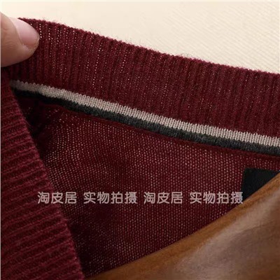 Мужской классический пуловер с V-образным вырезом горловины  Banan*a Republi*c