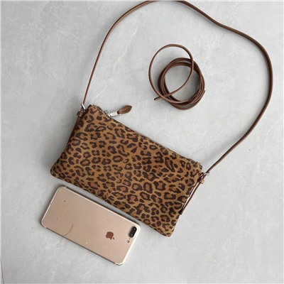 Мягкая маленькая женская сумка из натуральной кожи