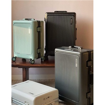 Чемодан на колёсах с алюминиевым каркасом БОС*С