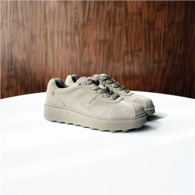 Женские замшевые кроссовки