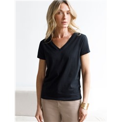 Футболка из премиального хлопка с V-образным вырезом