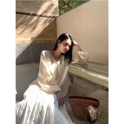 Женская лёгкая блузка с объемными рукавами с кружевной вставкой