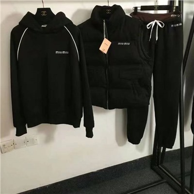 Костюм тройка