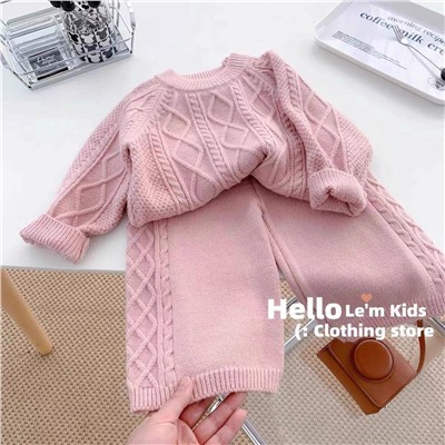 Вязанный костюм для девочек