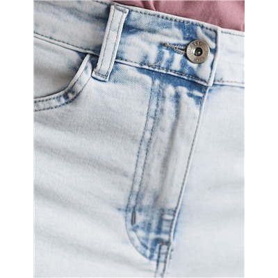 Укороченные джинсы c декоративной стиркой из эластичного плотного денима