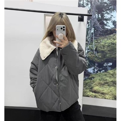 Пальто из хлопка свободного кроя с ромбовидной стёжкой и меховым воротником