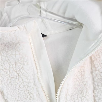 Мягкое и теплое повседневное пальто средней длины с капюшоном