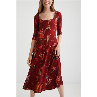 Vestido escotado vuelo