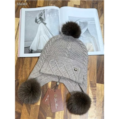 Женская шапка с помпоном  Lor*o Pian*a