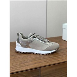 Брунелл* Кучинелл*】повседневные кроссовки. Верх выполнен из импортной воловьей и воловьей кожи. Аксессуары-цепочки из бисера ручной работы! Внутренняя набивка из саржевого хлопка высокой плотности и оригинальная формованная подошва!