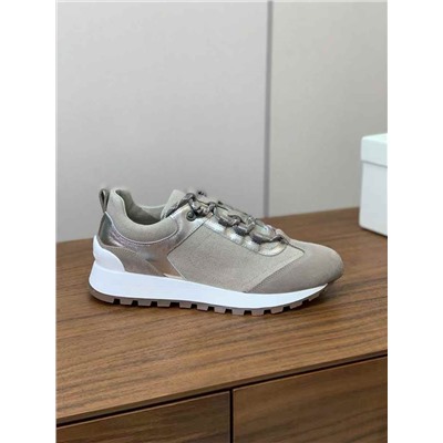 Брунелл* Кучинелл*】повседневные кроссовки. Верх выполнен из импортной воловьей и воловьей кожи. Аксессуары-цепочки из бисера ручной работы! Внутренняя набивка из саржевого хлопка высокой плотности и оригинальная формованная подошва!