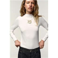 HIGH NECK T-SHIRT WITH BROOCH