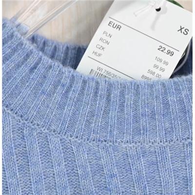 Свитер с нишевым дизайном