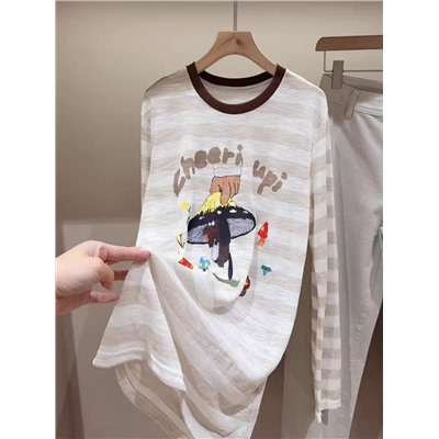 Тонкий женский лонгслив с очень смешным принтом