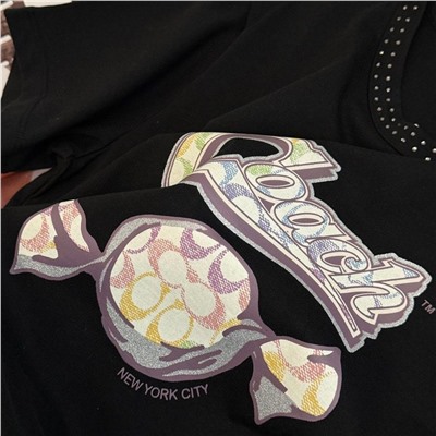 Женская футболка с принтом и стразами КОУ*Ч