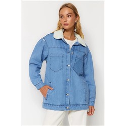 TRENDYOL MODEST Indigo Kürk Yakalı İnci Düğme Detaylı Denim Kot Ceket TCTAW24CK00017