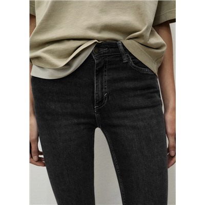 Jeans skinny tiro medio