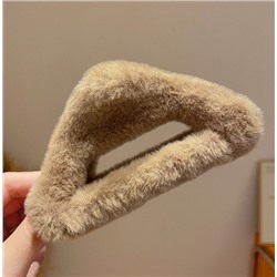 Пушистый крабик для волос