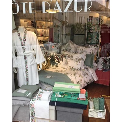 Ультра мягкий женский халат с невероятно красивой и изысканной вышивкой   Yve*s Delorm*e