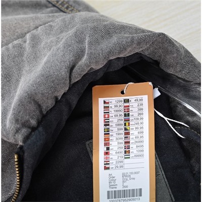 Куртка из выстиранного и потертого денима из хлопка