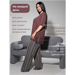 Женский костюм с брюками и футболкой 409