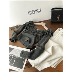 Женский лонгслив с открытыми плечами и объемным декором  ЗАР*А