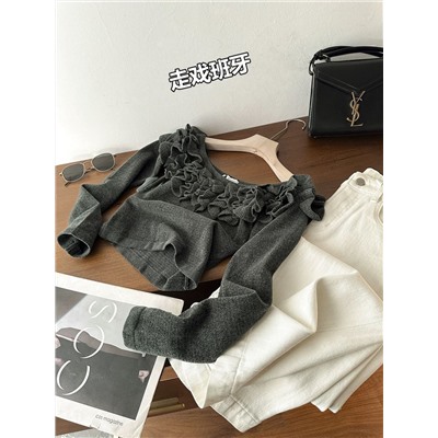 Женский лонгслив с открытыми плечами и объемным декором  ЗАР*А