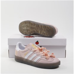 ⏺Adidas Gazelle x Hello Kitty