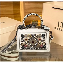 Женская сумка-коробка