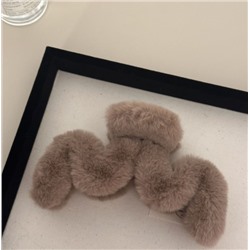 Пушистый крабик для волос