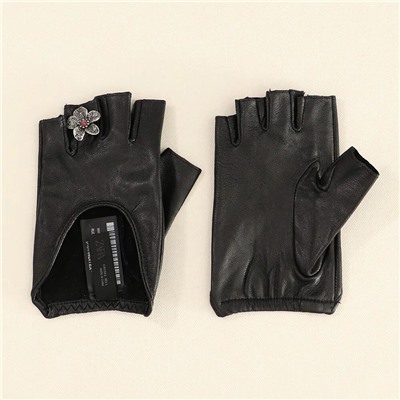 Женские кожаные перчатки Zar*a  с короткими пальцами, декорированное украшением