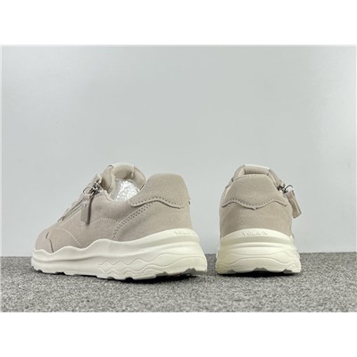 Женские спортивные туфли