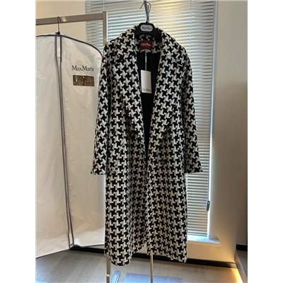 первоклассная ткань M home 101801 classic 2023 года очень красивая. 90% шерсти + 10% кашемира обладает уникальными преимуществами с точки зрения тепла и стиля. Оригинальная цена 2000+. -обхват груди 102 Длина одежды 108