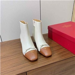 Женские ботинки челси на толстом каблуке с маленькими V-образными пряжками