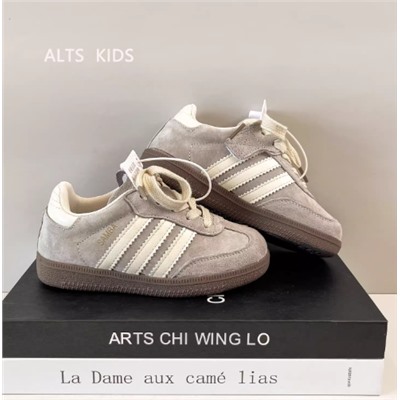 Кроссовки для мальчиков и девочек