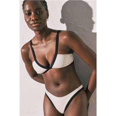 Top bikini triangular blanco semi brillante