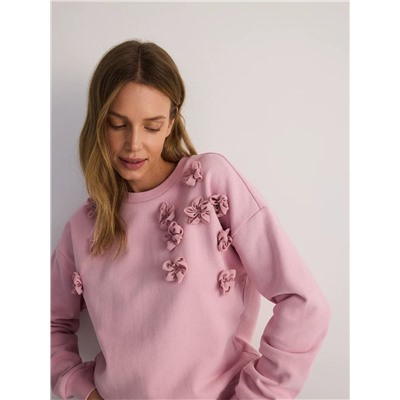 Теплый женский свитшот с объемными цветами  Reserve*d