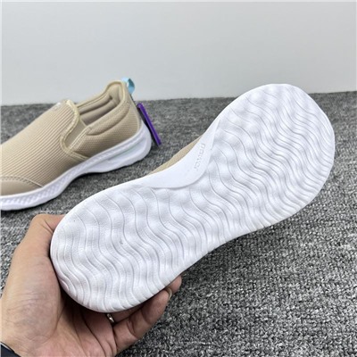 Женские спортивные туфли без шнурков